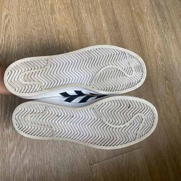 ADIDAS Superstar Sneaker (Women) 7.5 - Picture 4 of 5